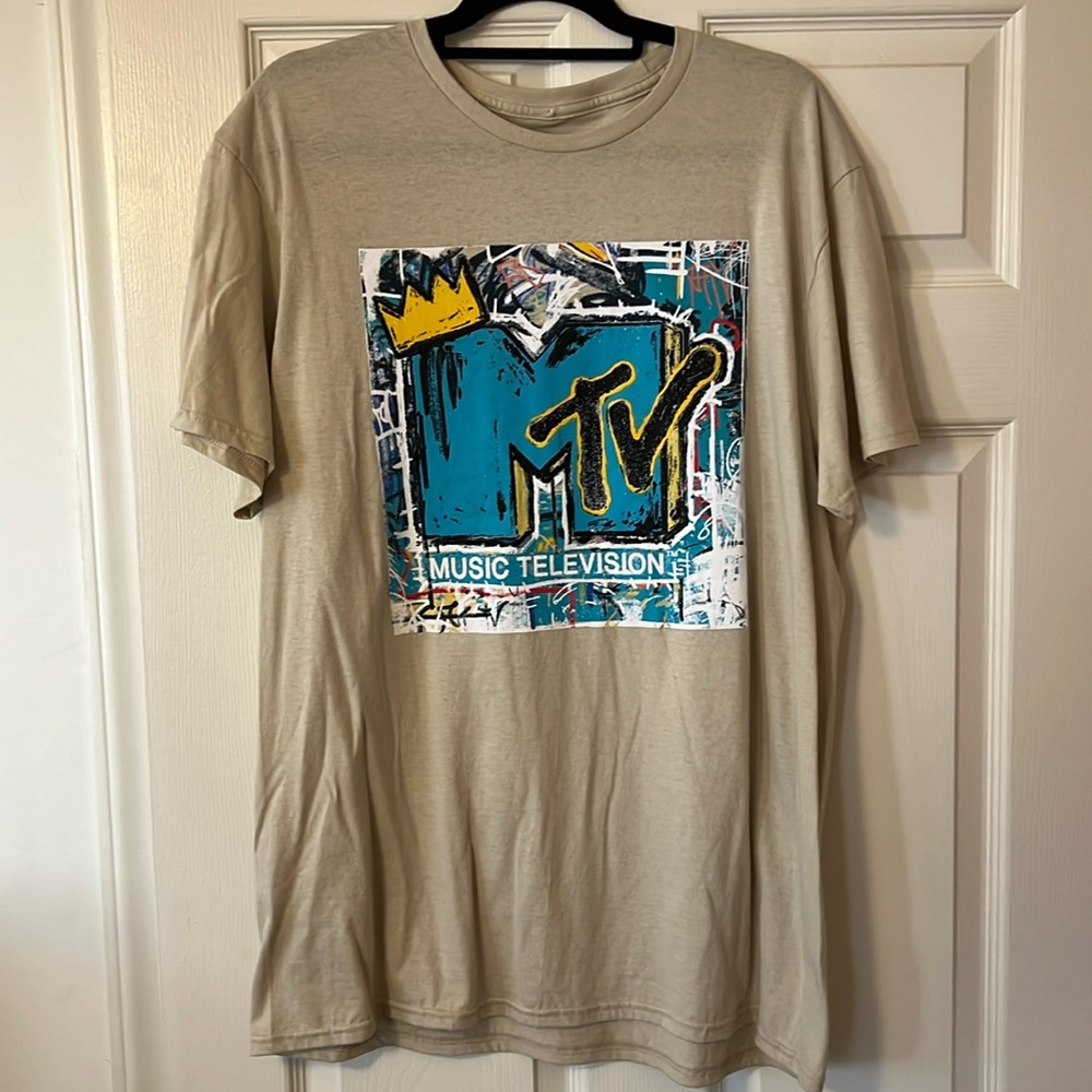 Men’s MTV graphic T-shirt, size XL.